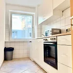 Bege Cityapartment Apartment *